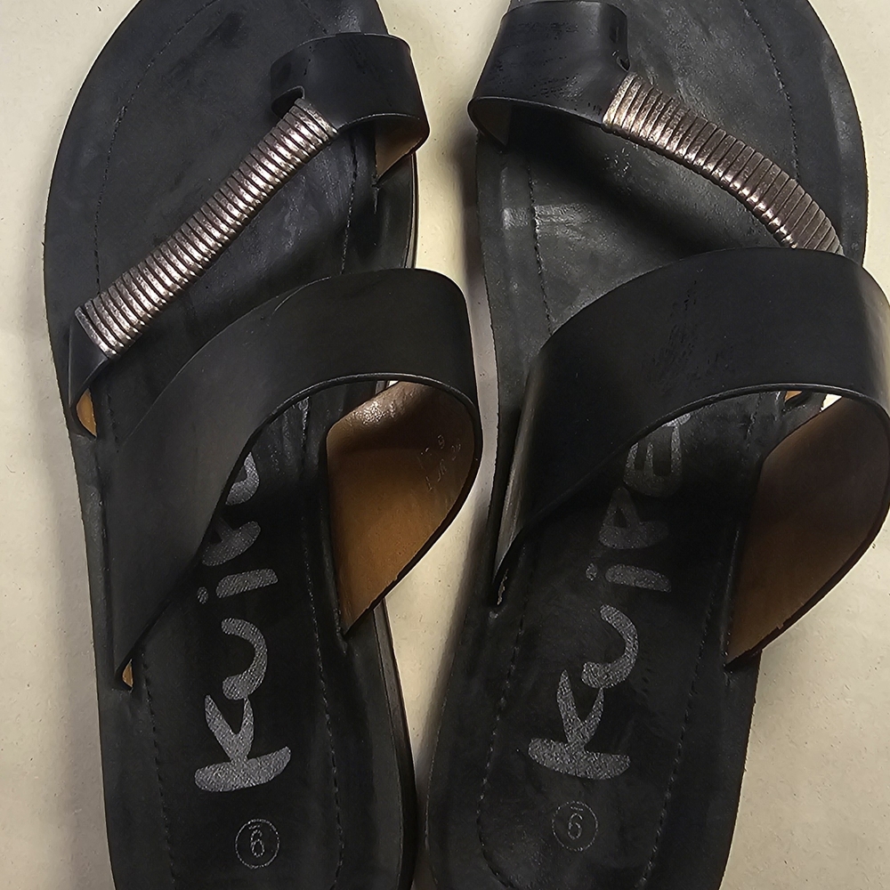 Kuiper Women's Black Slide Sandals Size 9 with Metallic Silver Toe Loop